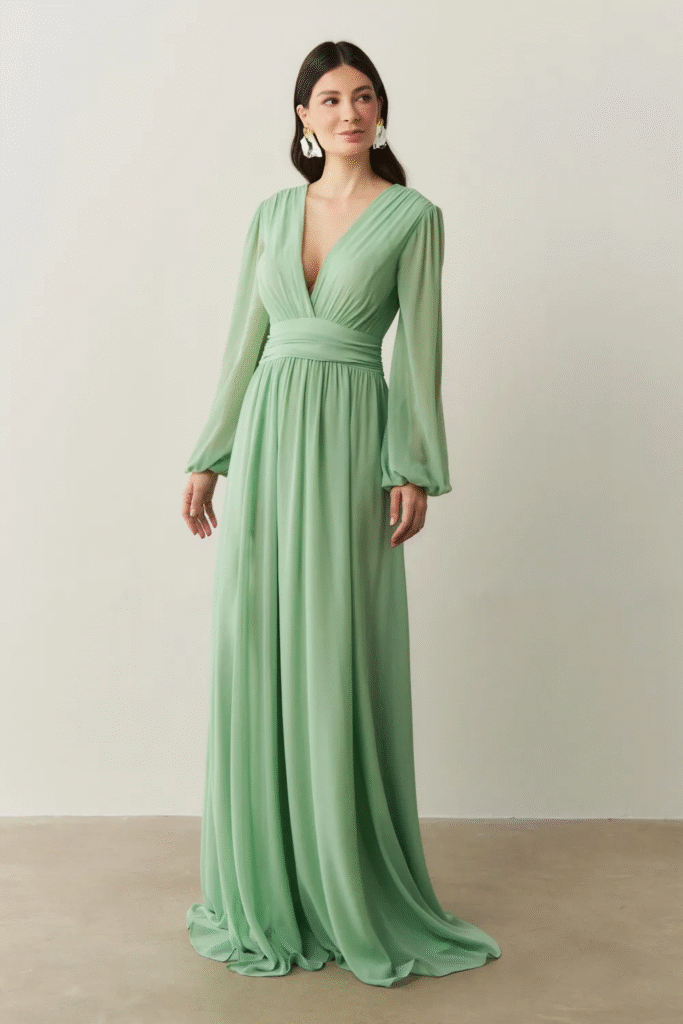 A modelo está usando o Vestido Fabiola II Menta